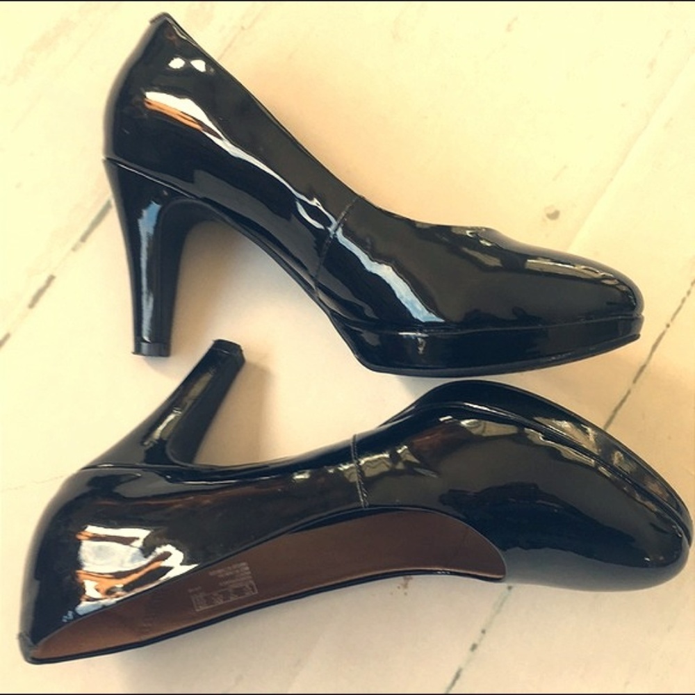 Clarks Patent Leather Black Pumps